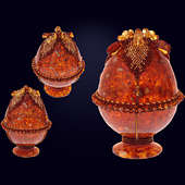 Сувенирное яйцо из янтаря с декором из бисера