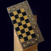 Шахматы «Готика» из тонированной карельской березы с инкрустацией янтарём