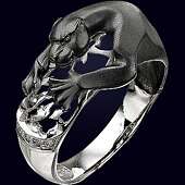 Золотое кольцо «Черный ягуар» с 5-тью бриллиантами