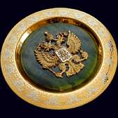Сувенирная тарелка «Герб» из золочёной латуни с нефритовой вставкой