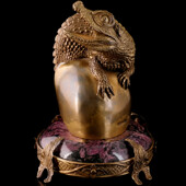 Скульптура «Рождение крокодила» из латуни