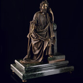 Скульптура «Аристотель» из патинированной латуни с ручной чеканкой на каменном пьедестале