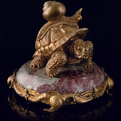 Скульптура «Черепаха с улиткой» из патинированной латуни на камне